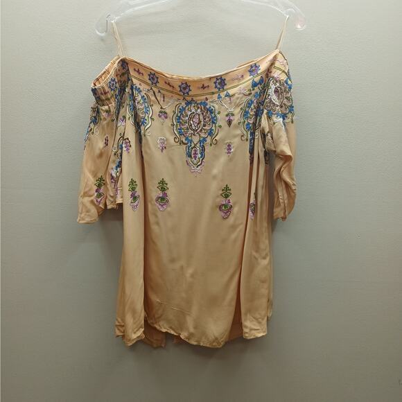 Democracy Embroidered Off the Shoulder Boho Peasant Blouse TanSize Large NWT - Picture 1 of 12